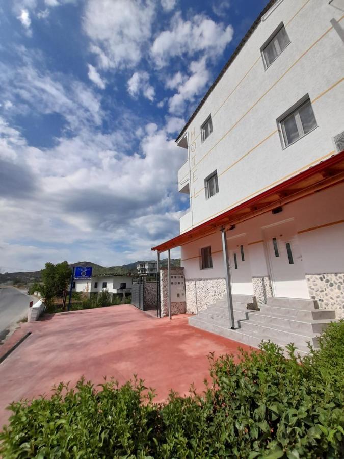 Përmet Hotel Apostoli מראה חיצוני תמונה