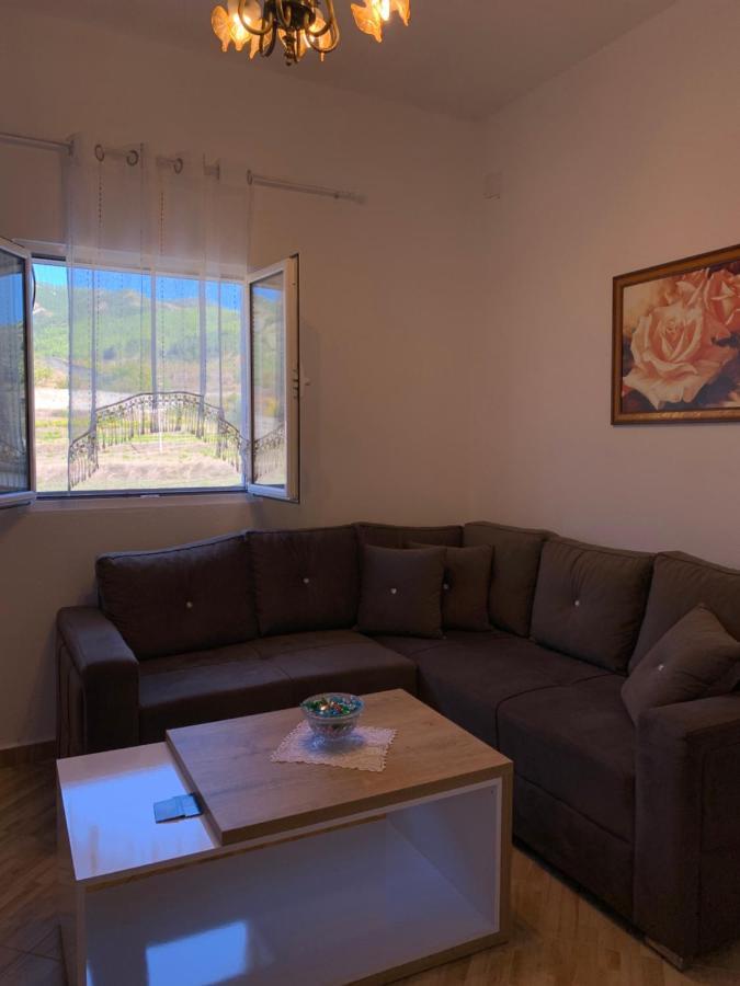 Përmet Hotel Apostoli מראה חיצוני תמונה